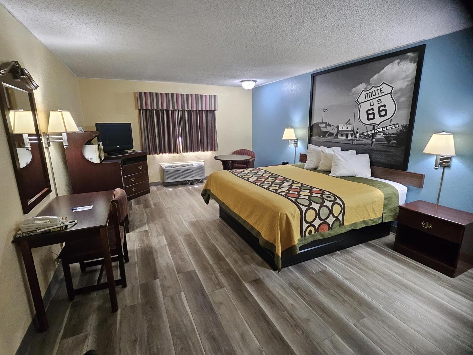 Super 8 By Wyndham Clinton Hotel Екстериор снимка